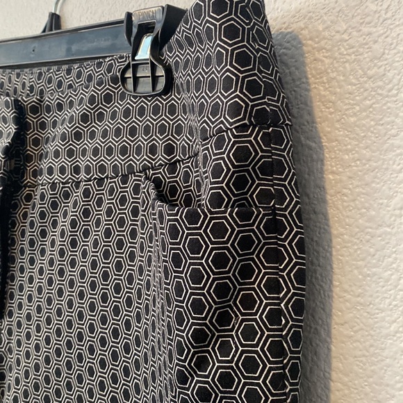 Worthington Black and White Modern Fit Capri Pants Size 12 - Picture 5 of 9